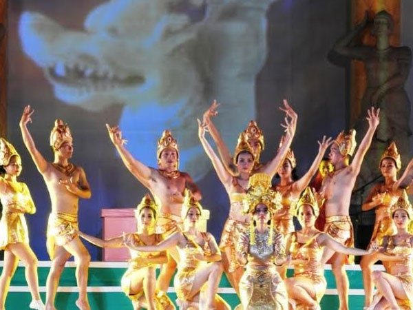 Diễu hành xe mô tô và ô tô cổ tại Festival Biển Nha Trang 2017