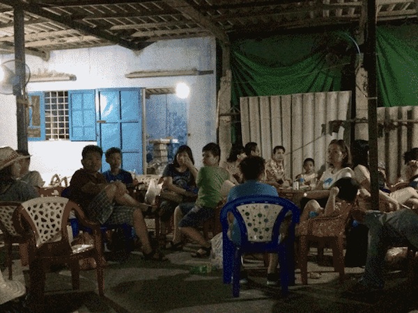 Giông lốc biển bất ngờ làm hơn 200 du khách kẹt qua đêm ở đảo Bé