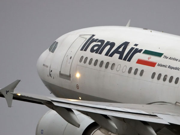 Iran điều 5 máy bay chở 450 tấn rau củ tới cứu trợ Qatar