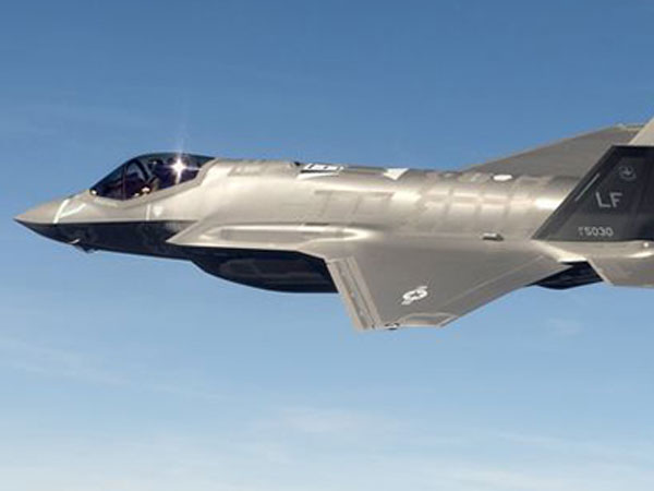 Mỹ tạm dừng siêu tiêm kích F-35 do lo ngại sức khoẻ phi công