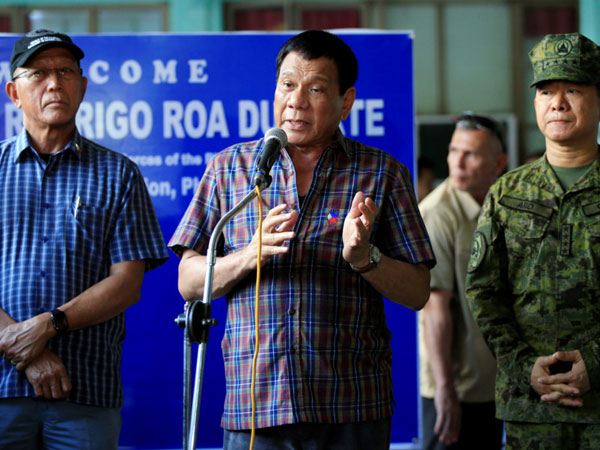 Tập trung chống ma tuý, Duterte không kịp trở tay trước IS