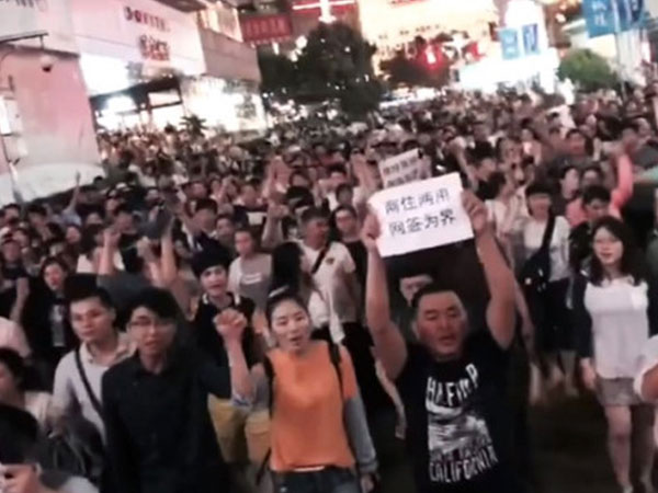 Biểu tình lớn ở Thượng Hải