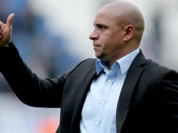 Cựu danh thủ Roberto Carlos phủ nhận dùng doping ở World Cup 2002