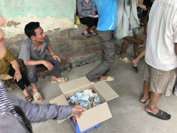 Người dân lập thùng quyên góp ủng hộ gia đình bé trai 33 ngày tuổi nghi bị sát hại