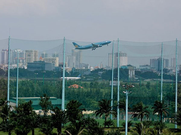 Thu hồi đất sân golf để mở rộng sân bay là giải pháp căn cơ