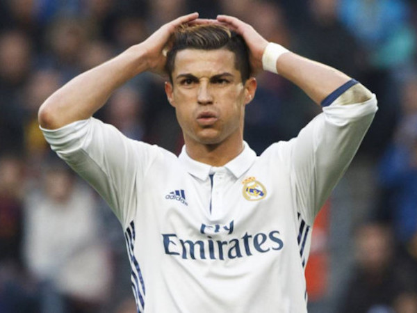 Cristiano Ronaldo bị khởi kiện với cáo buộc trốn thuế
