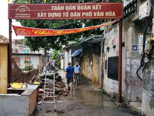 Mưa giông làm đổ tường bao, đè chết bé trai 7 tuổi