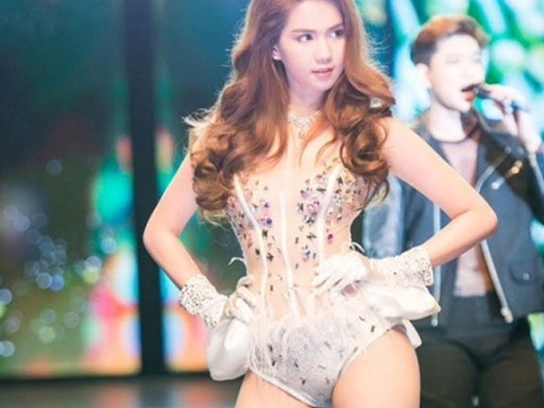 Nguyên nhân "Đêm hội chân dài 11" lỗ vốn và hành động lạ của Tuấn Hưng