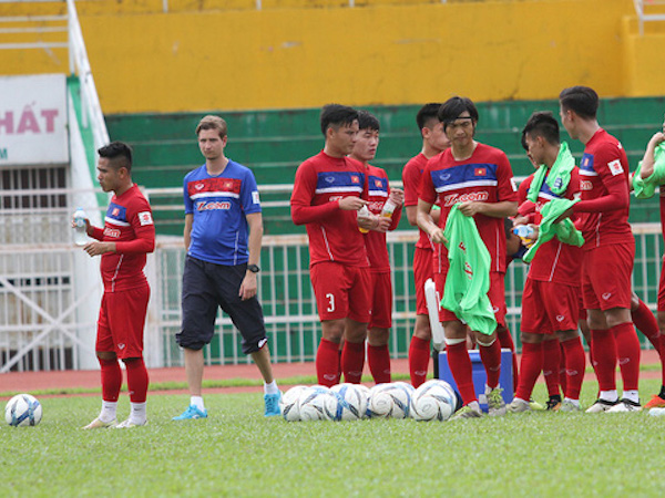 Trẻ hoá đội tuyển Việt Nam để hướng đến "ao làng" SEA Games?