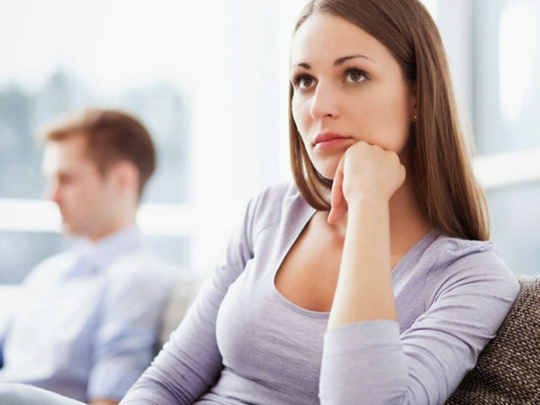 Đêm tân hôn tôi bị chồng bỏ lại một mình, sáng ra thì bị cả nhà chồng "dằn mặt"