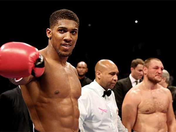 Joshua lớn tiếng muốn thượng đài với Tyson Fury