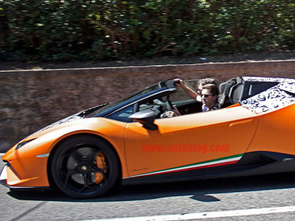 Lamborghini Huracan mui trần bản hiệu năng cao xuất hiện trên phố