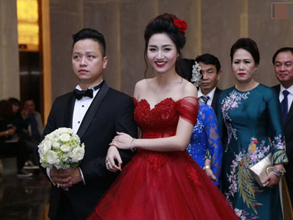 Người đẹp – đại gia và những đám cưới xa xỉ “kẻ tám lạng người nửa cân” khiến ai cũng phải mắt tròn mắt dẹt
