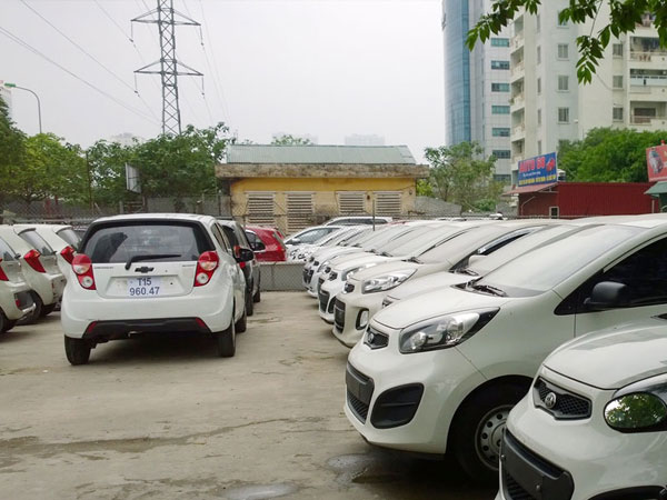 Ô tô Van biển D: Méo mặt vì ế, dân buôn chết chìm