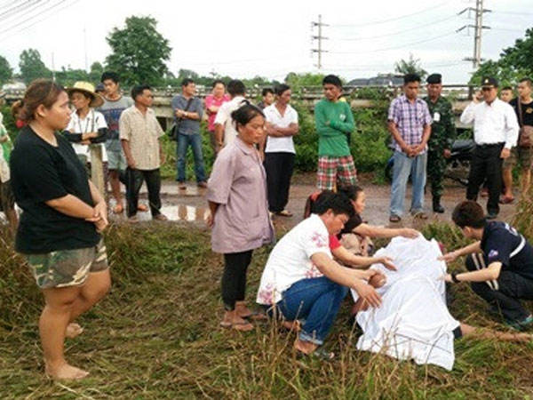 Tưởng gặp may, chàng trai chết thảm khi lấy gói tiền trên cột điện