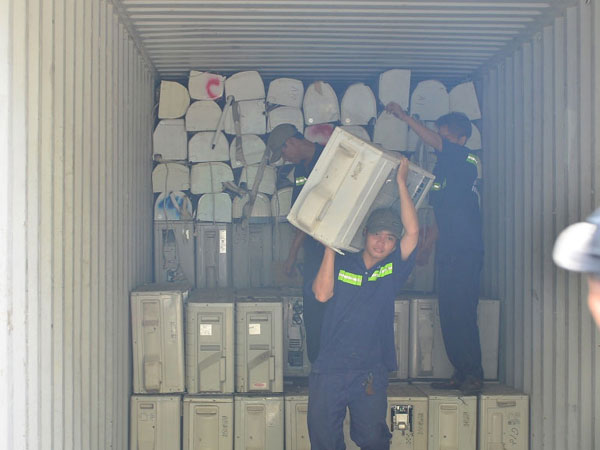 3 container chứa “rác thải” được nhập từ nước ngoài về Việt Nam