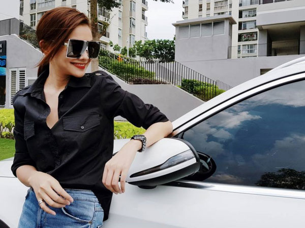 Học bí quyết của Thanh Hằng để mặc màu đen không già