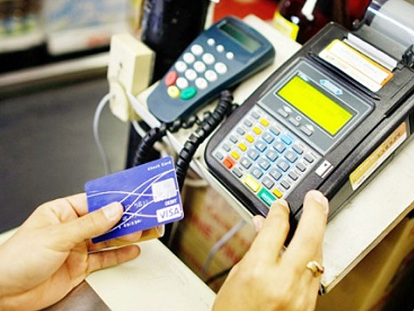 Nhiều ngân hàng tăng lãi suất thẻ tín dụng