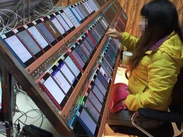 Làm việc trong công xưởng "câu view, sống ảo": Nghề nghiệp nhàm chán nhất thế giới