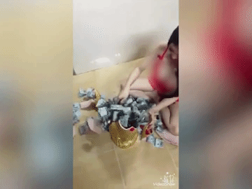 Sướng lây với màn đập heo đất "siêu mập": thu hoạch hơn nửa tỷ sau 6 tháng tiết kiệm
