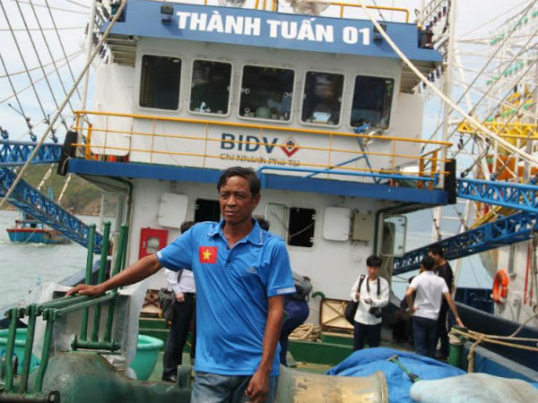 Tàu gần 20 tỷ rỉ sét: Hãng máy một mực đổ lỗi cho ngư dân