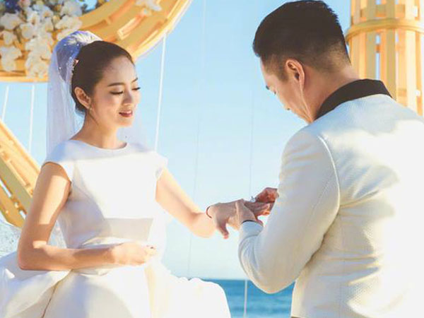 An Dĩ Hiên được chồng đại gia tặng 3 bộ trang sức trị giá gần 7 tỷ