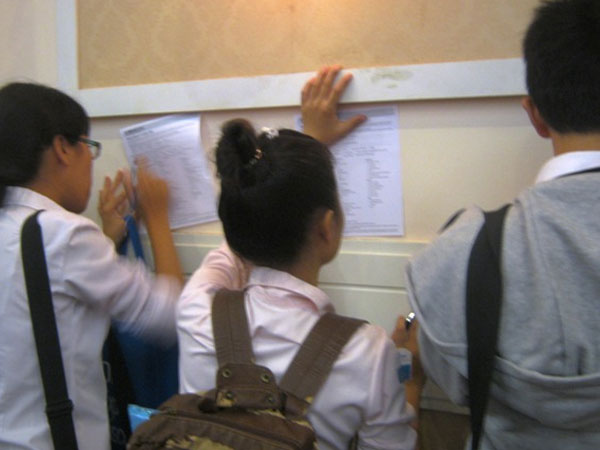 “Chạy” thất nghiệp bằng học... cao học