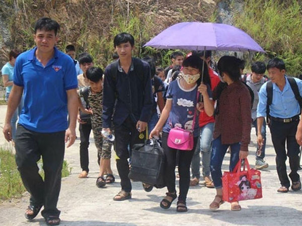 Kỳ thi THPT 2017: Thuê máy bay chở giám thị, hỗ trợ thí sinh tiền