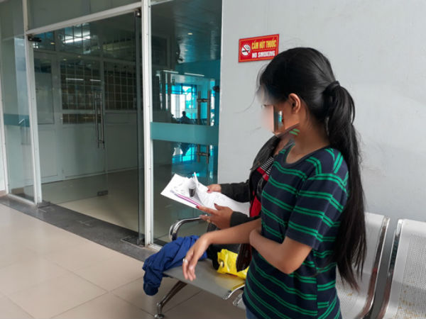 Nữ sinh lớp 9 bị đánh hội đồng đến thủng màng nhĩ