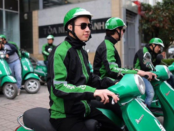 Sắm SH, Vespa để chạy xe ôm