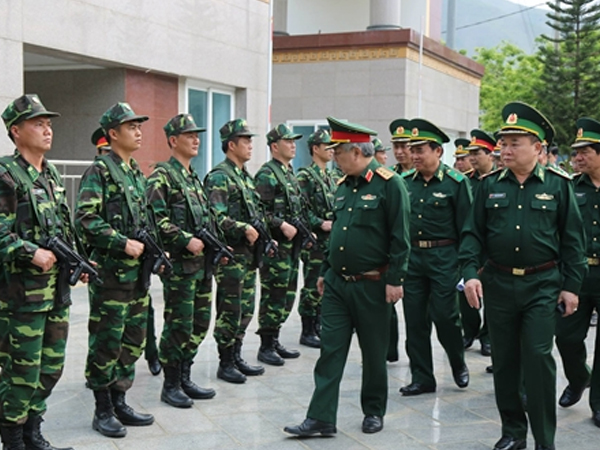 Bộ đội Biên phòng mang súng Galil ACE 31