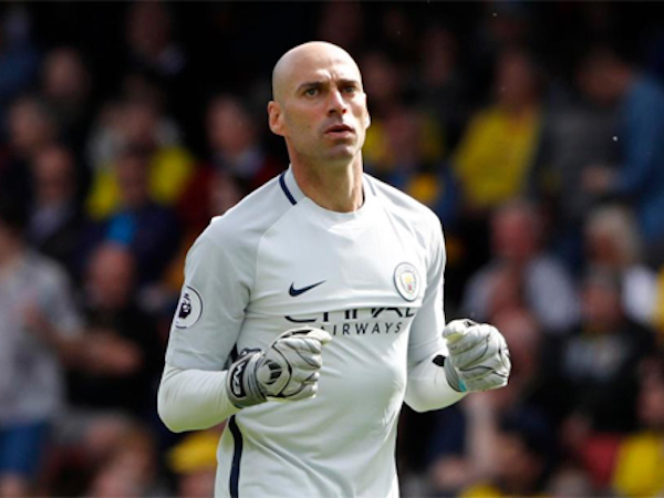Cựu thủ môn của Man City về Chelsea
