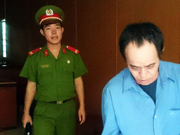 Không chịu đi xe ôm, nữ du khách bị tài xế giật điện thoại
