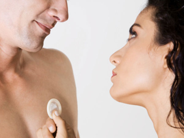 Làm gì nếu anh ấy từ chối dùng bao cao su