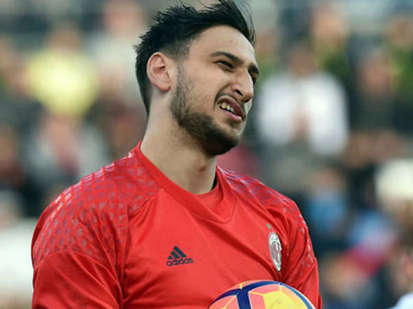 Mino Raiola tố CĐV Milan doạ đoạt mạng gia đình Donnarumma