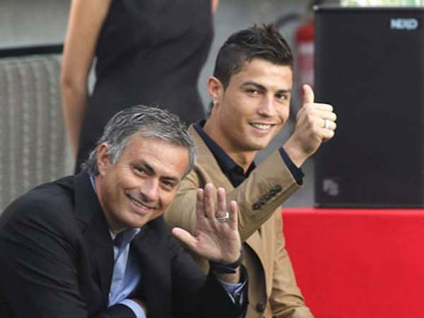 Ronaldo muốn “làm lành” Mourinho, tái hợp MU vì ghét fan Real