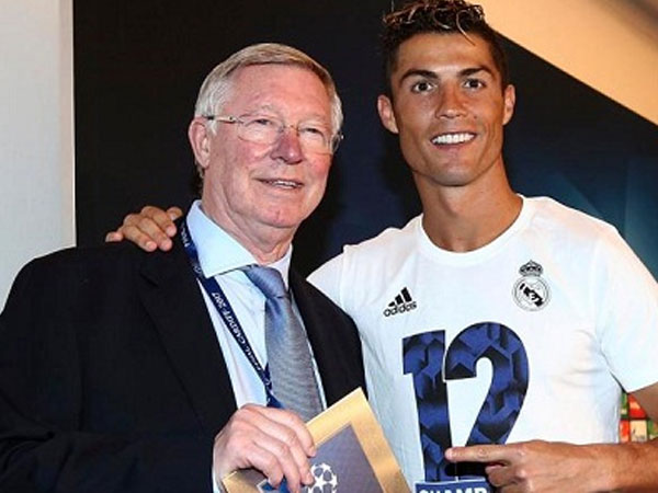 Ronaldo nói với Alex Ferguson về mong muốn rời Real