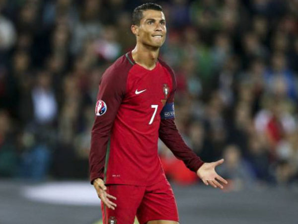 "Chúng tôi không cần cầu thủ cá nhân như Ronaldo"