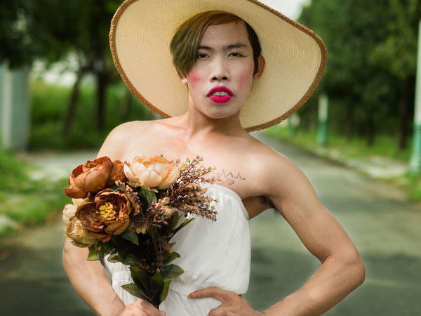 "Công chúa Thủy tề" Tùng Sơn dao kéo để trông bớt xấu?