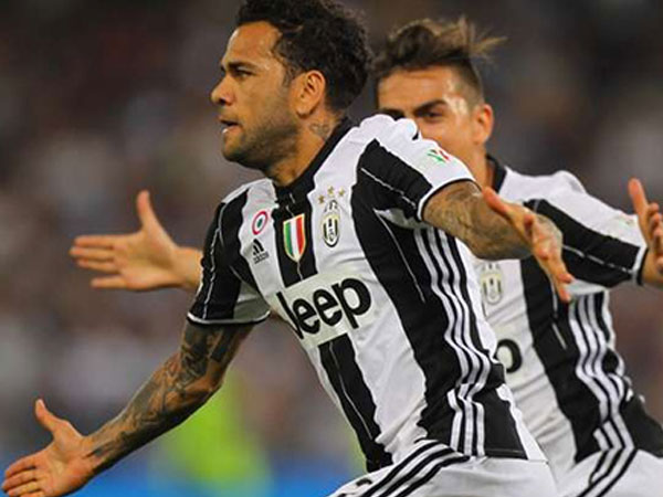 Dani Alves đồng ý hợp đồng hai năm với Man City