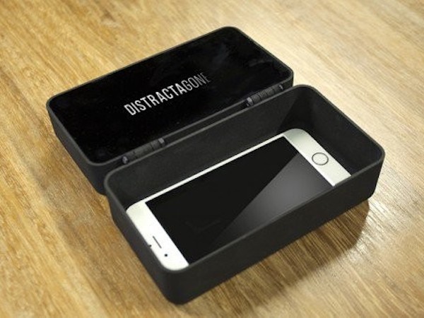 Độc đáo chiếc hộp thông minh giúp... cai nghiện smartphone