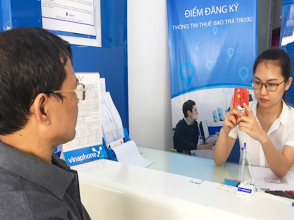 Nhiều khách bất bình khi nhà mạng "đòi" chụp ảnh