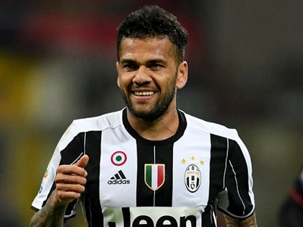 Tiếp tục chọc giận Juventus, Dani Alves đếm ngược ngày ra đi