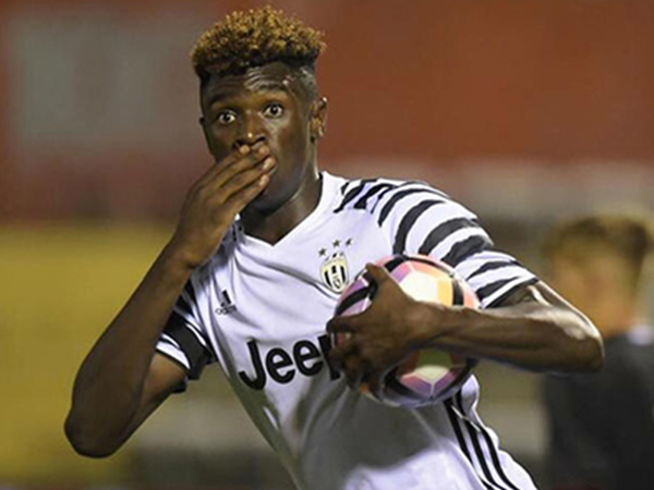 Cha của sao trẻ đòi Juventus tặng máy cày nếu muốn giữ con trai