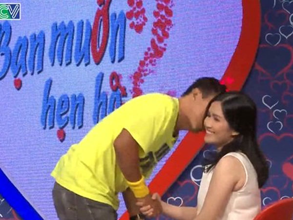 Cô gái thích hẹn hò đàn ông đã từng có vợ khiến chàng HLV quỳ gối cầu hôn