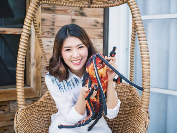 Giới trẻ Thái Lan rộ mốt mua gián nhồi bông tặng bạn bè