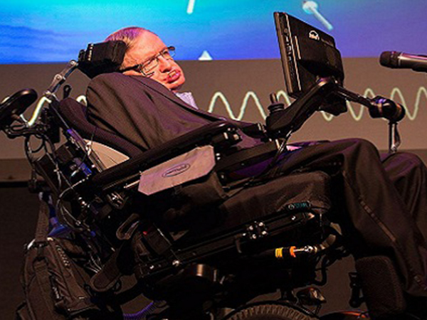 Stephen Hawking muốn chế tàu vũ trụ bay tới "Trái Đất thứ hai"