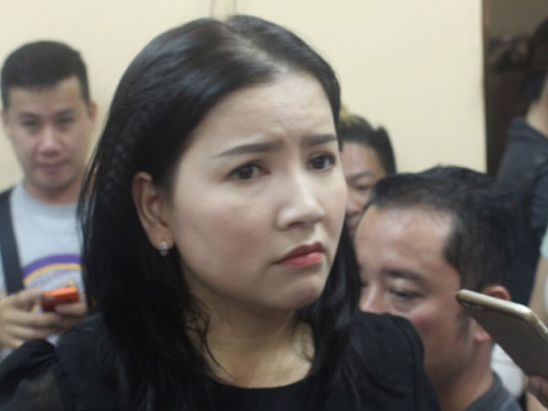 Vụ kiện của Ngọc Trinh bất ngờ hoãn xử