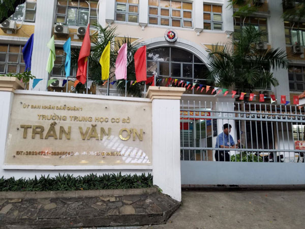 Giám thị bị đình chỉ vì cho thí sinh mang đề thi ra khỏi phòng