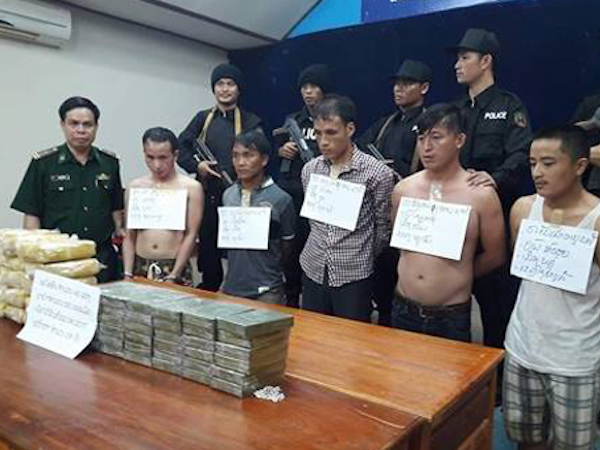 Hai xe bán tải chở lô ma túy hàng trăm tỷ đồng bị chặn ở biên giới